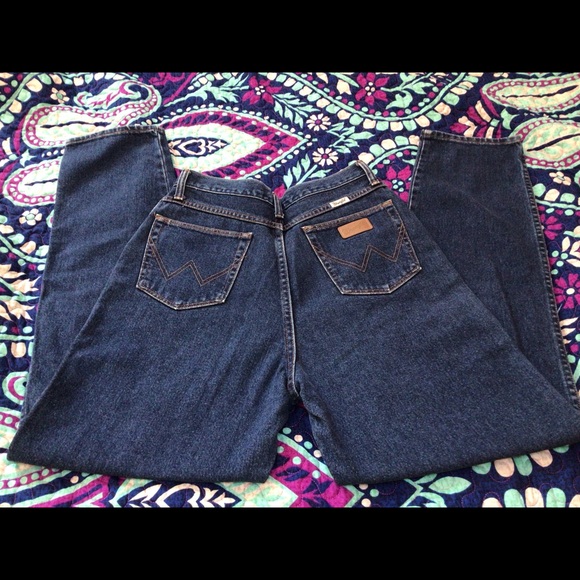 Wrangler ladies jeans size 11/12x32. EUC - Picture 2 of 4